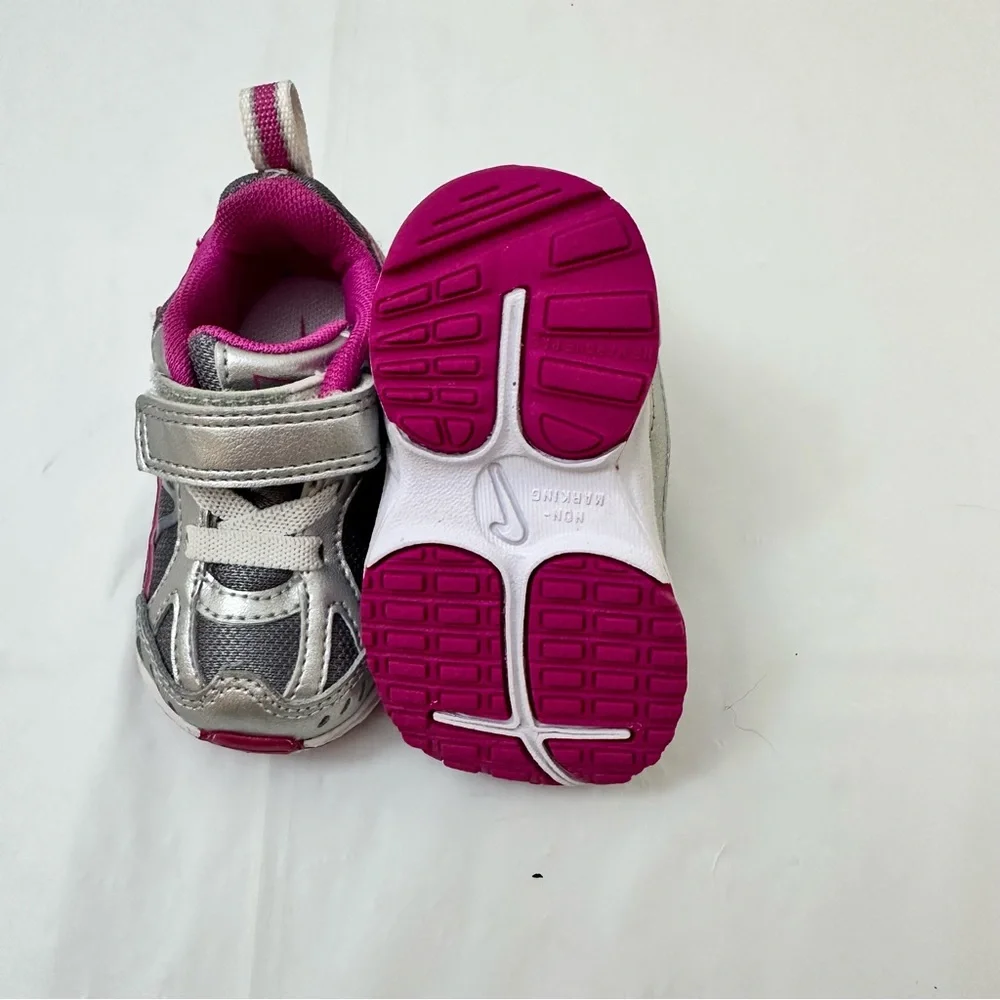 Nike‎ Kids Sneakers - Silver and Pink